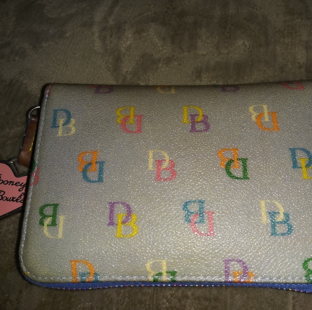 Dooney & Bourke wallet